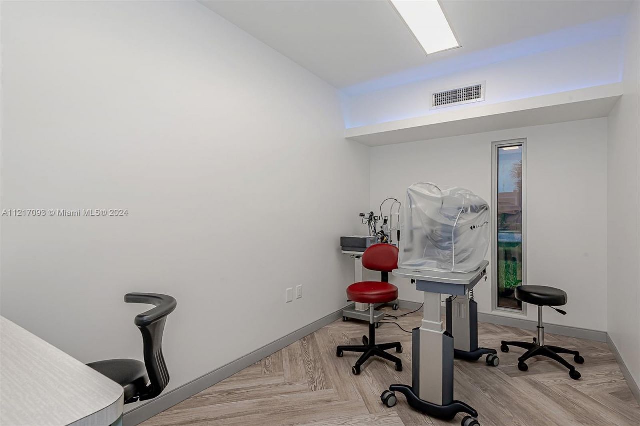 7700 Davie Road Ext, Hollywood, FL 33024 Photo