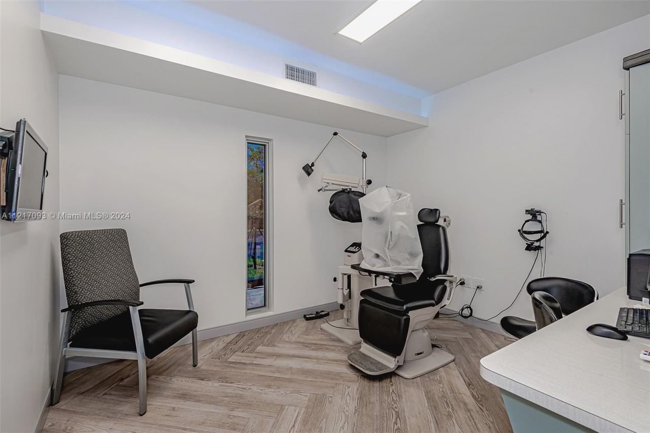 7700 Davie Road Ext, Hollywood, FL 33024 Photo