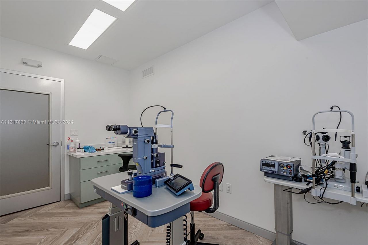 7700 Davie Road Ext, Hollywood, FL 33024 Photo