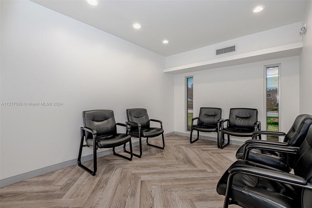 7700 Davie Road Ext, Hollywood, FL 33024 Photo