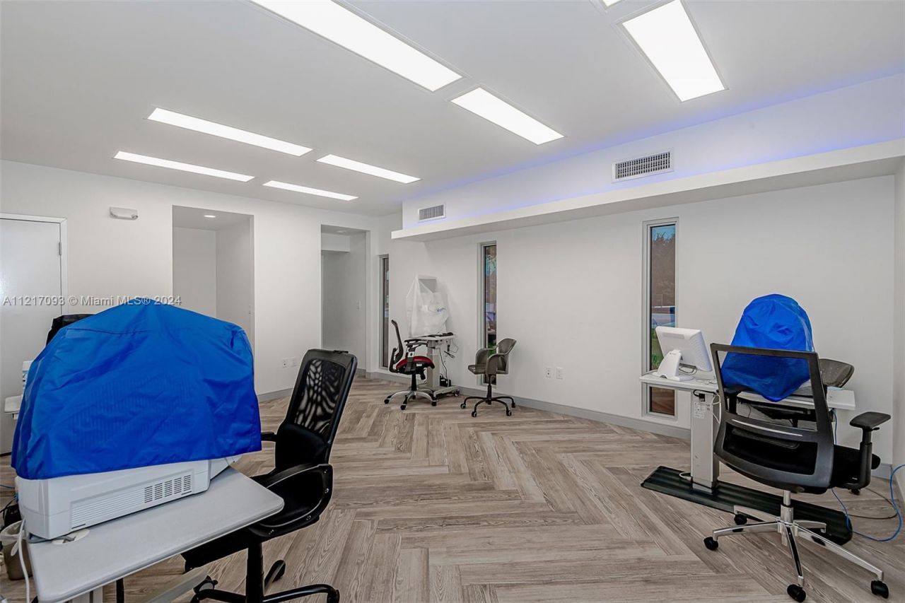 7700 Davie Road Ext, Hollywood, FL 33024 Photo