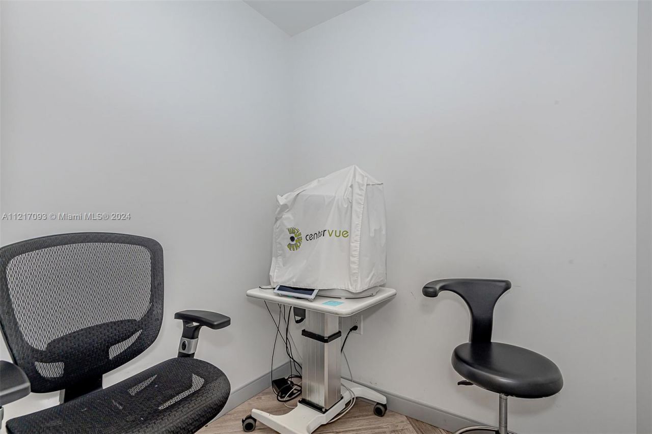 7700 Davie Road Ext, Hollywood, FL 33024 Photo