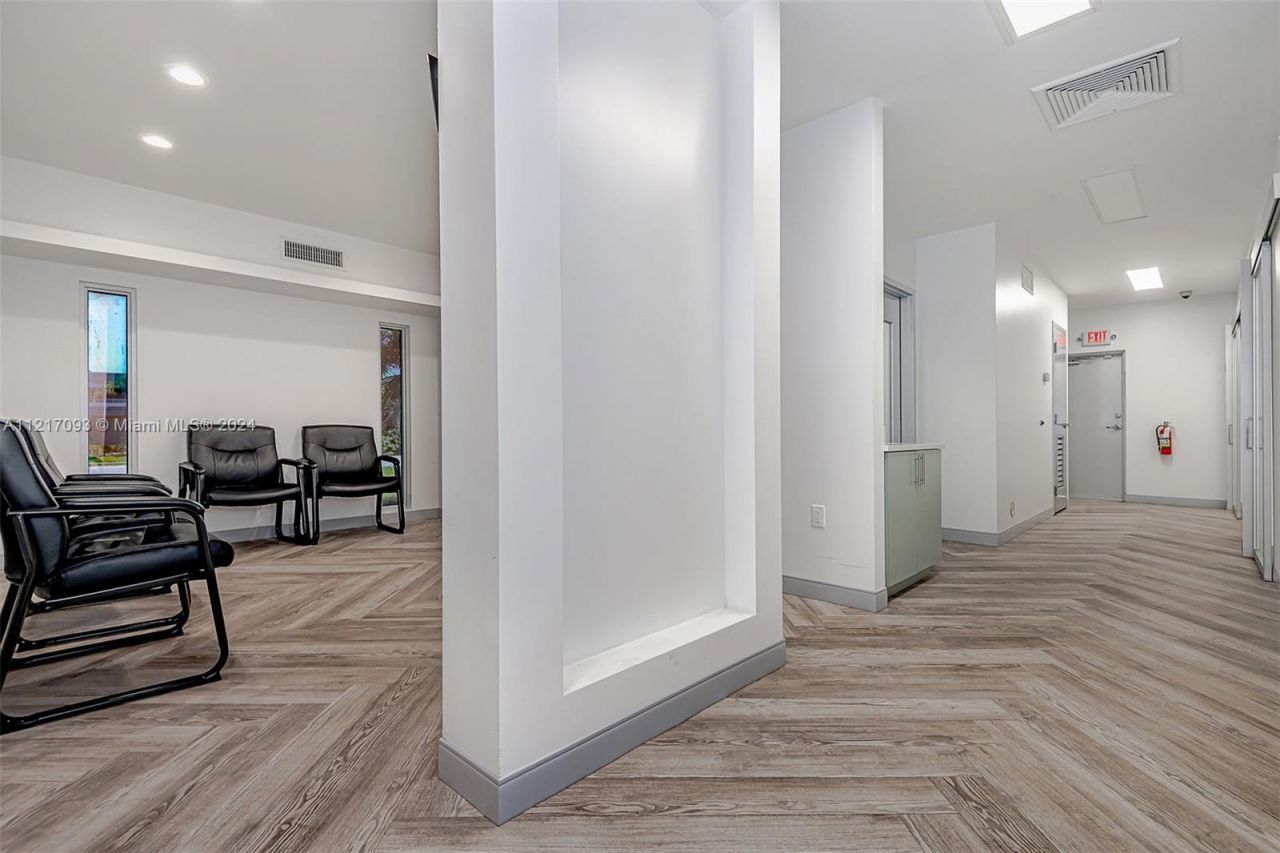 7700 Davie Road Ext, Hollywood, FL 33024 Photo