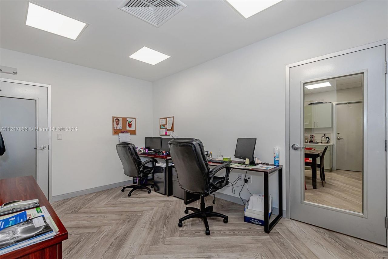 7700 Davie Road Ext, Hollywood, FL 33024 Photo