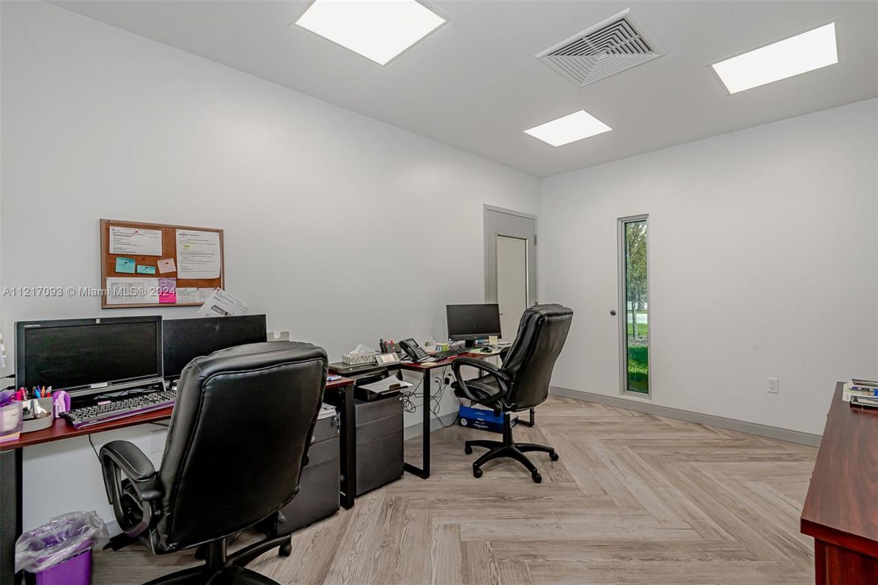 7700 Davie Road Ext, Hollywood, FL 33024 Photo