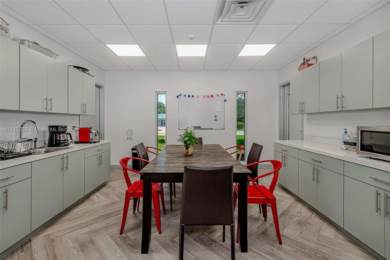 7700 Davie Road Ext, Hollywood, FL 33024 Photo