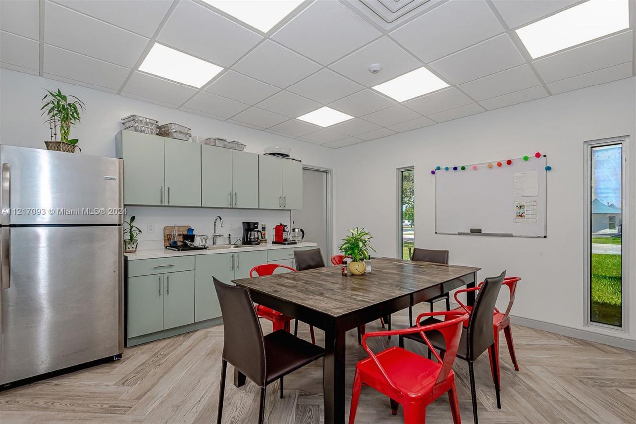 7700 Davie Road Ext, Hollywood, FL 33024 Photo