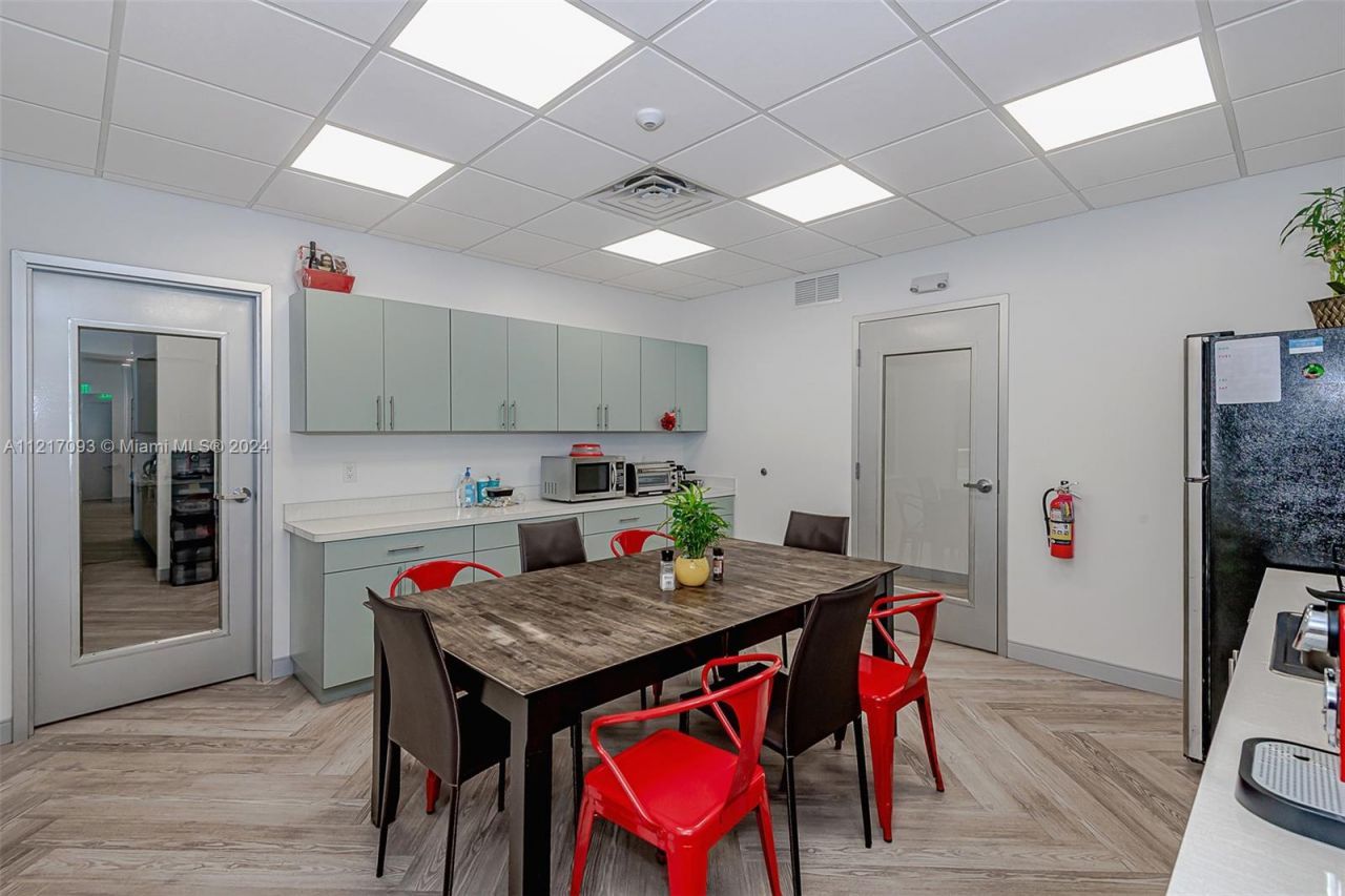 7700 Davie Road Ext, Hollywood, FL 33024 Photo