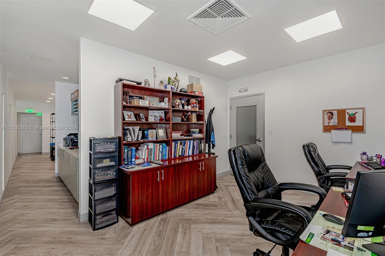 7700 Davie Road Ext, Hollywood, FL 33024 Photo