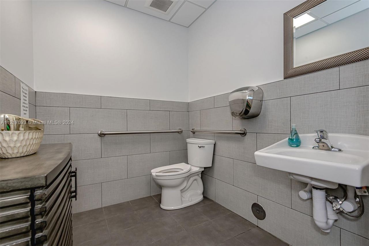 7700 Davie Road Ext, Hollywood, FL 33024 Photo