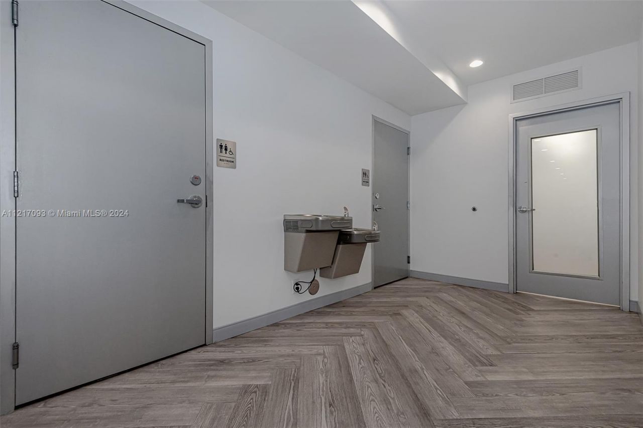 7700 Davie Road Ext, Hollywood, FL 33024 Photo