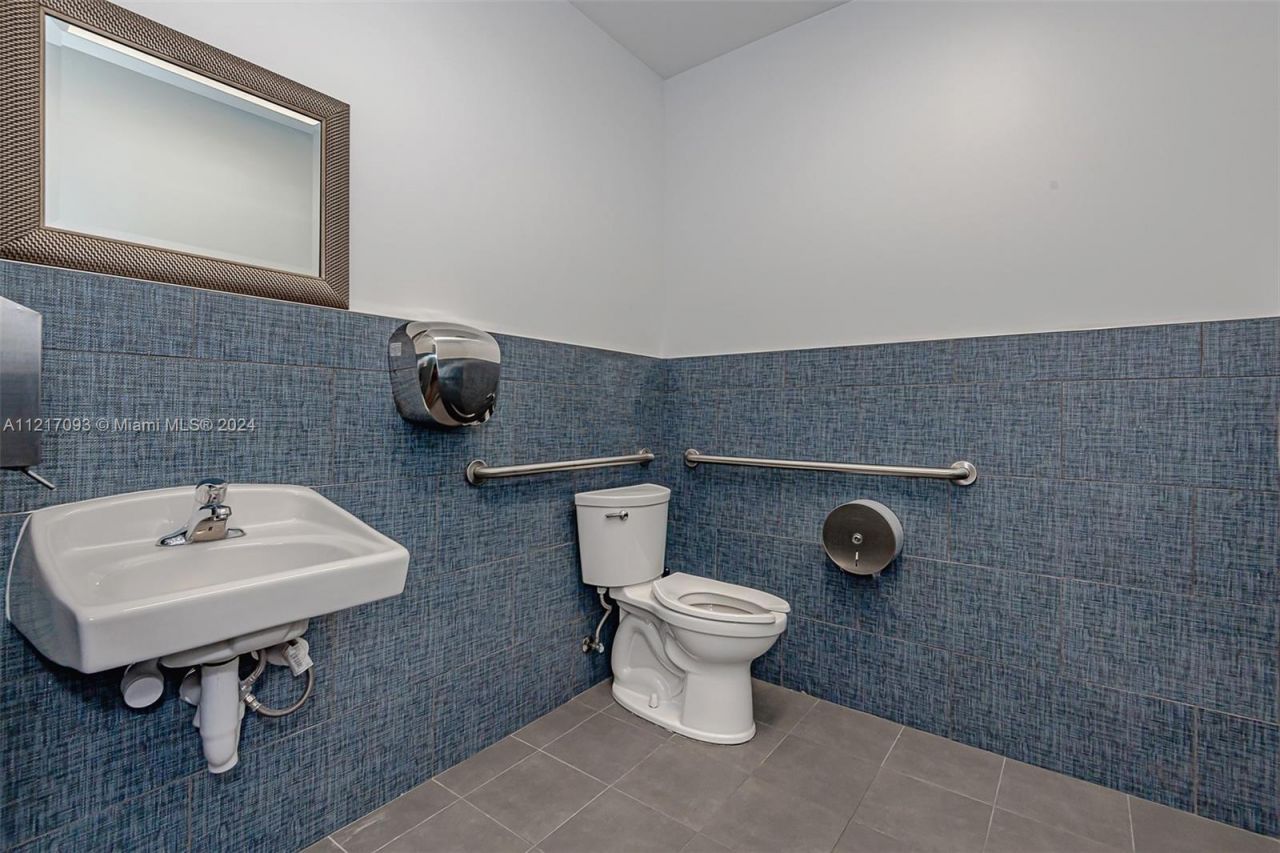 7700 Davie Road Ext, Hollywood, FL 33024 Photo