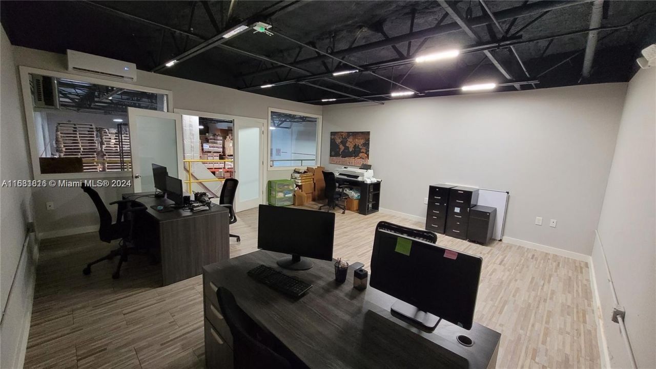 12605 NW 115th Ave, Medley, FL 33178 Photo