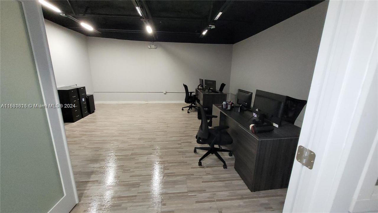 12605 NW 115th Ave, Medley, FL 33178 Photo