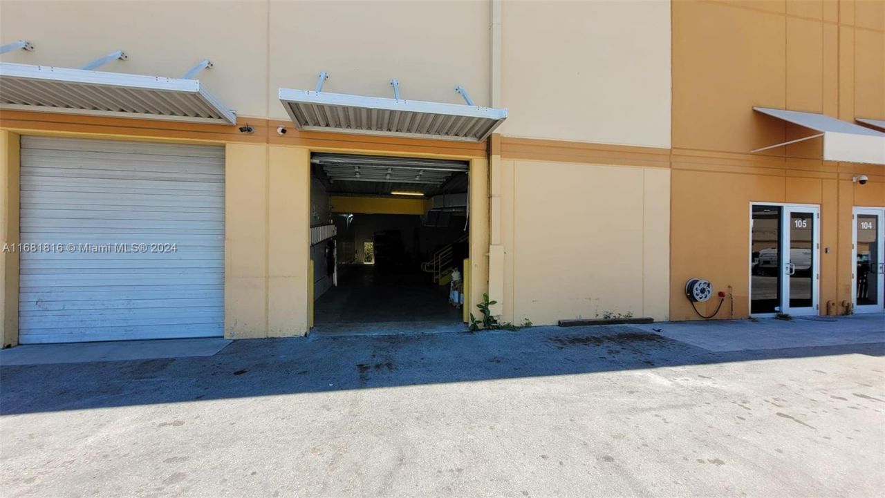 12605 NW 115th Ave, Medley, FL 33178 Photo