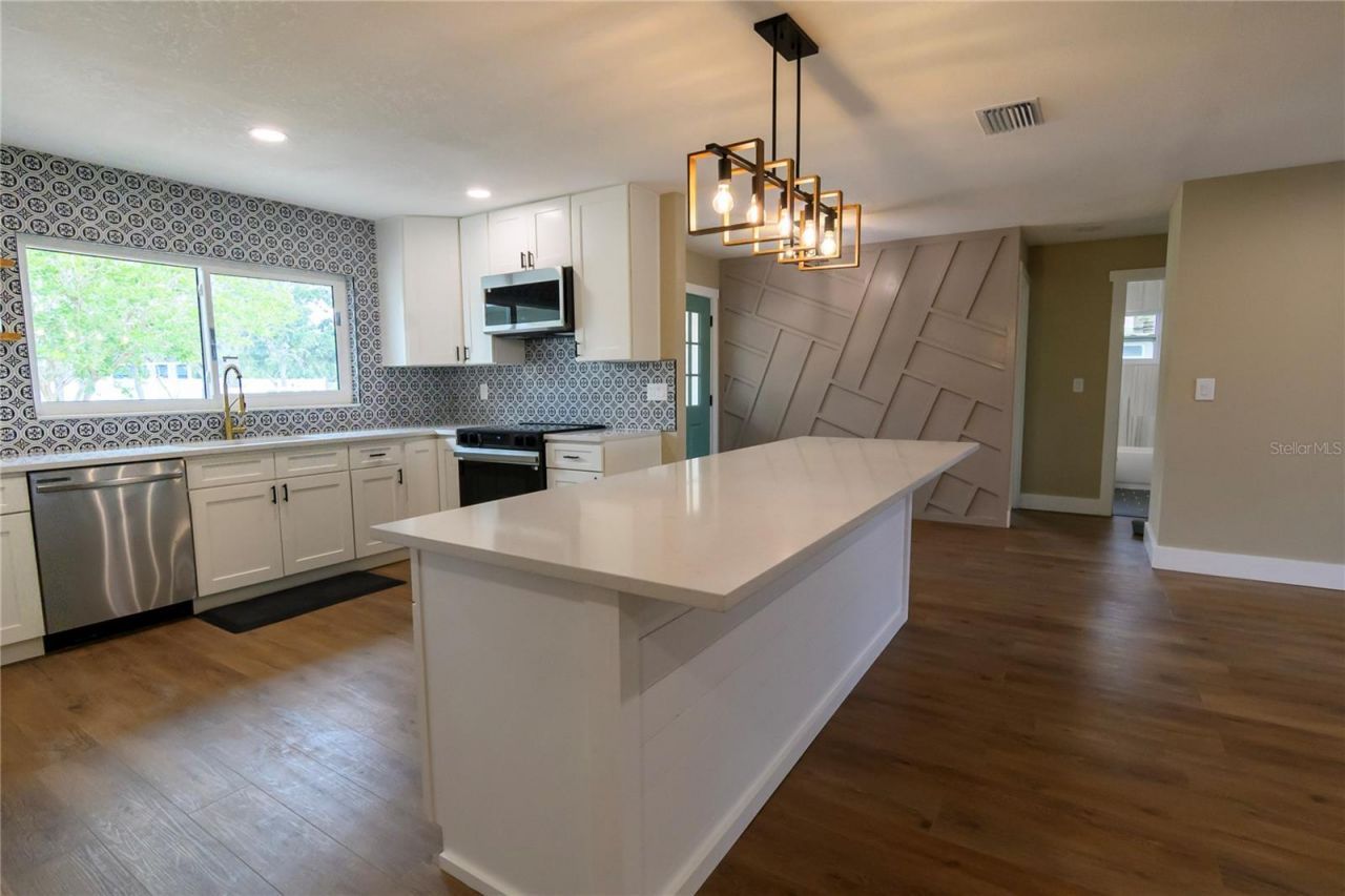 8808 44th Avenue Drive W, Bradenton, FL 34210 Photo