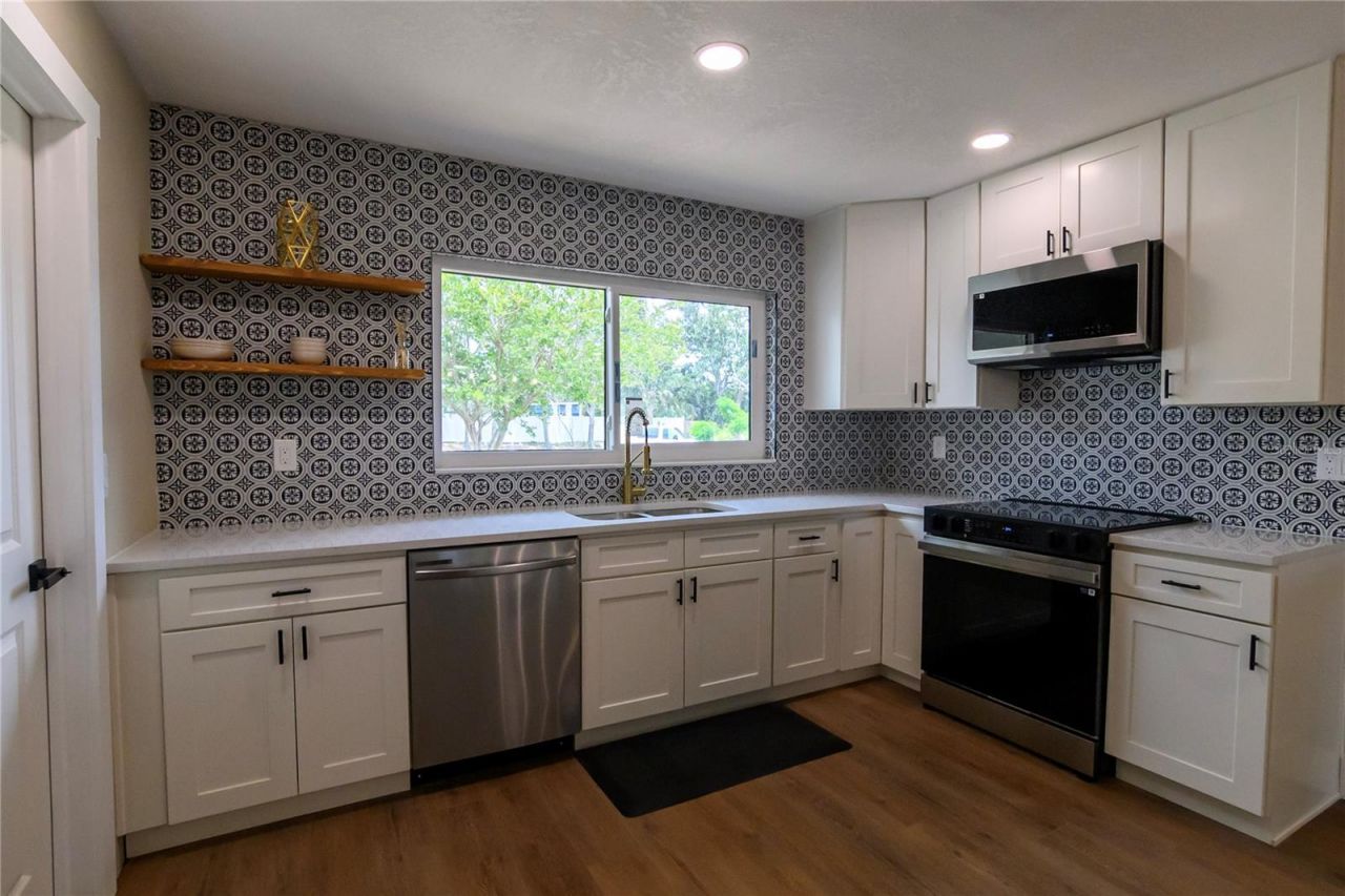 8808 44th Avenue Drive W, Bradenton, FL 34210 Photo