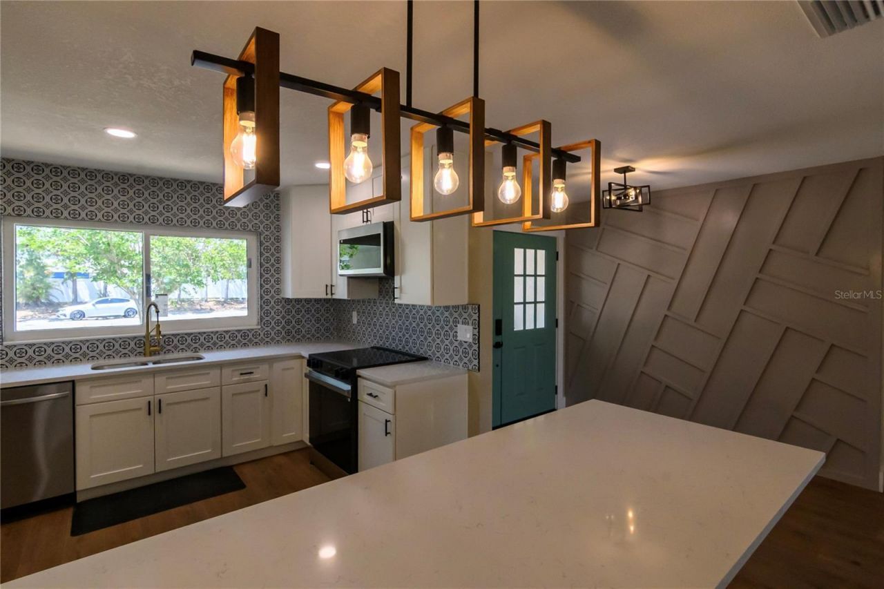 8808 44th Avenue Drive W, Bradenton, FL 34210 Photo