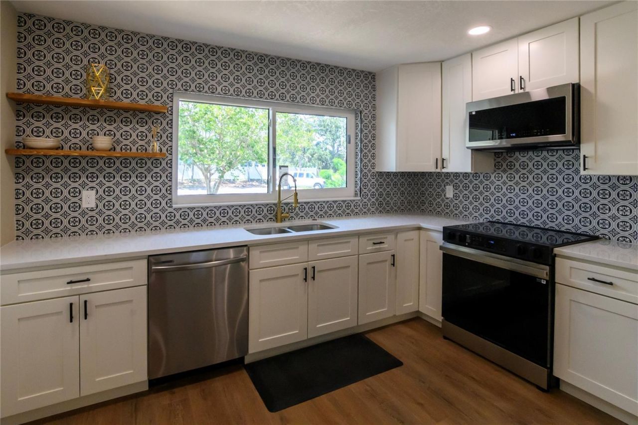 8808 44th Avenue Drive W, Bradenton, FL 34210 Photo