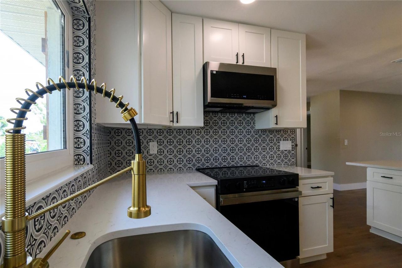 8808 44th Avenue Drive W, Bradenton, FL 34210 Photo