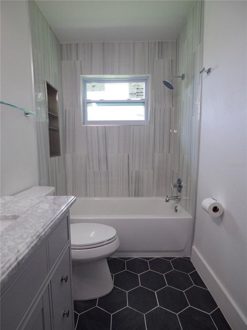 8808 44th Avenue Drive W, Bradenton, FL 34210 Photo