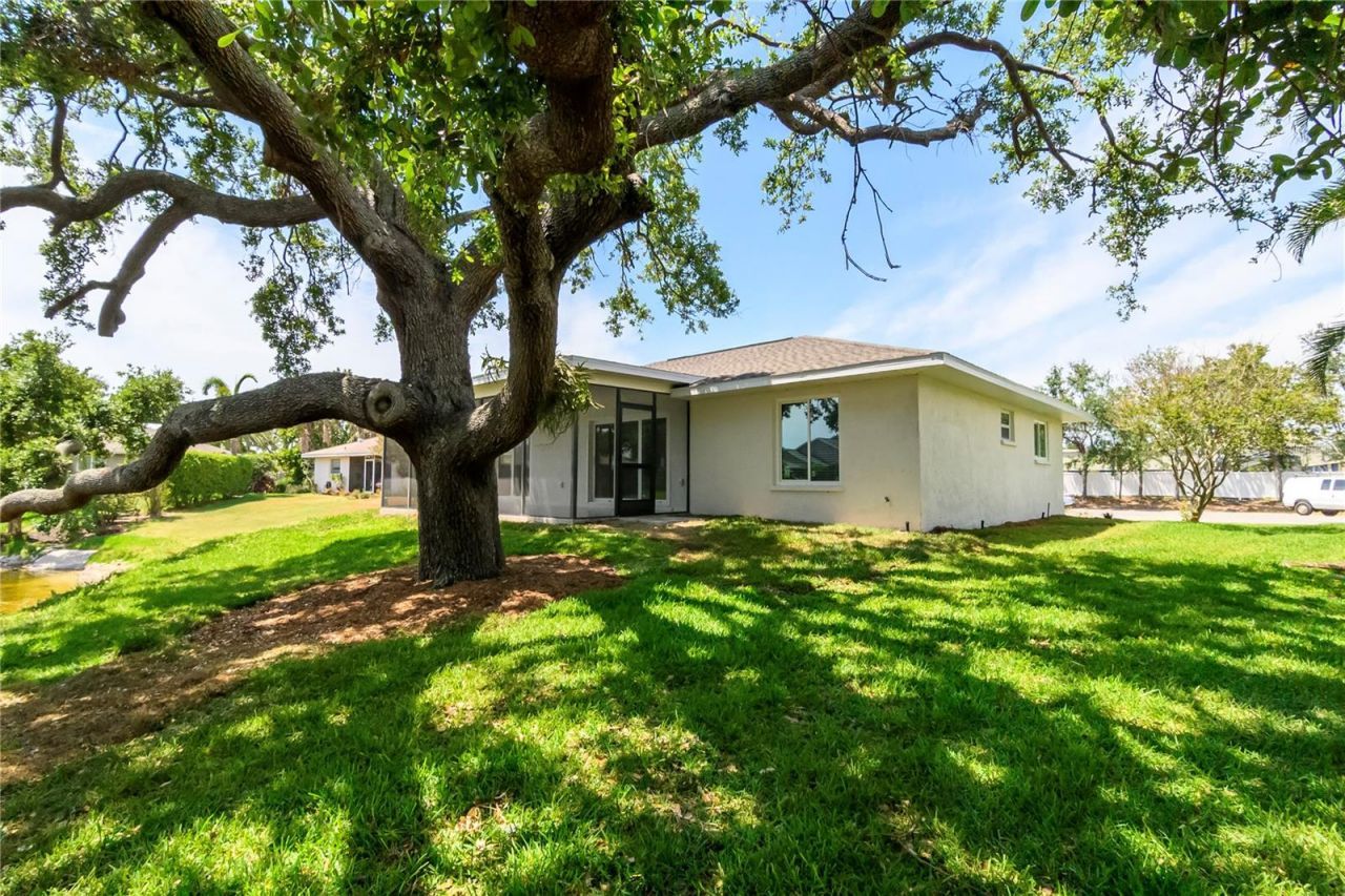 8808 44th Avenue Drive W, Bradenton, FL 34210 Photo