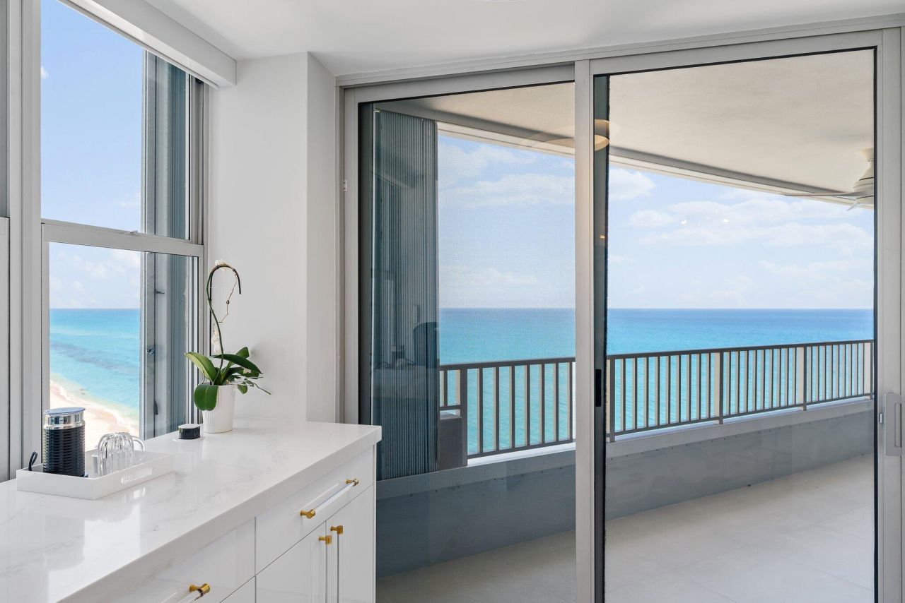 5200 N Ocean Drive, Unit 1101, Singer Island, FL 33404 Photo