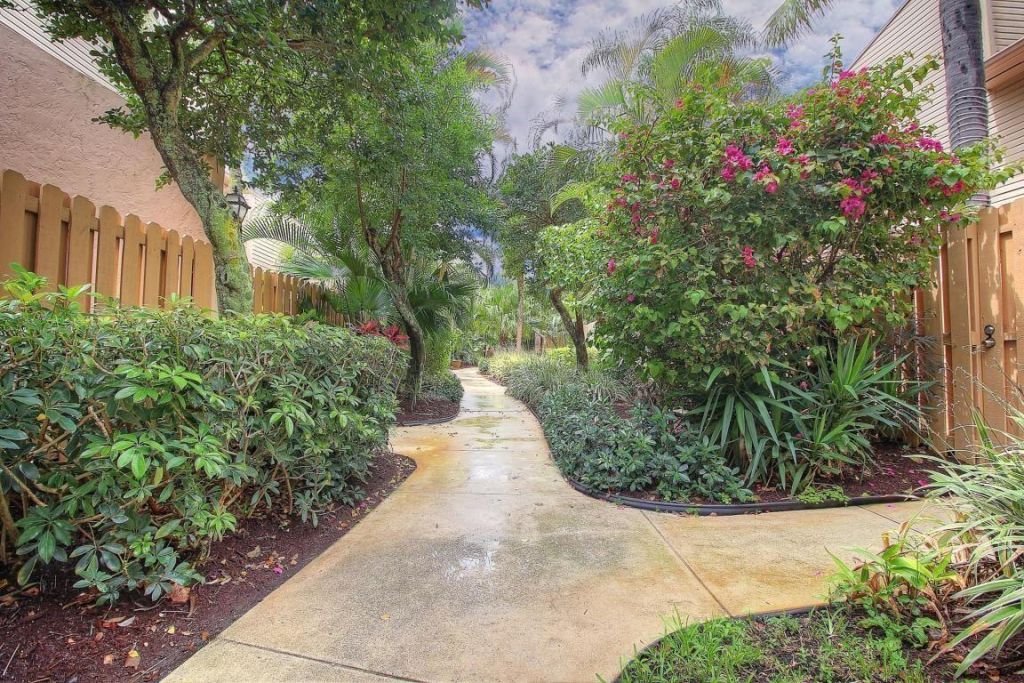 616 Executive Center Drive, Unit 102, West Palm Beach, FL 33401 Photo