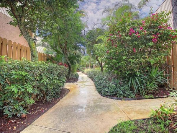 616 Executive Center Drive, Unit 102, West Palm Beach, FL 33401