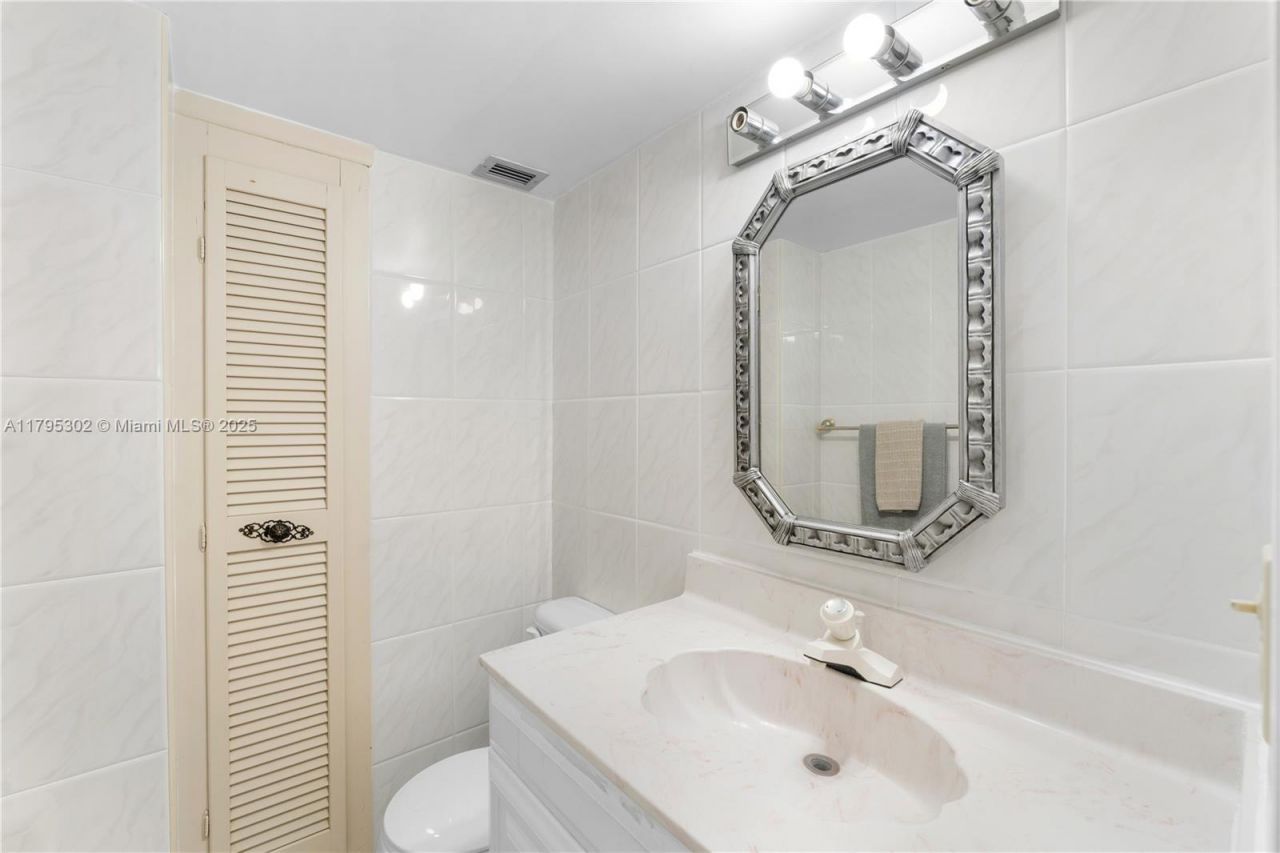 9511 Collins Ave, Unit 301, Surfside, FL 33154 Photo