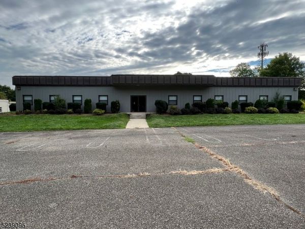 110 Woodfern Rd, Branchburg, NJ 08853