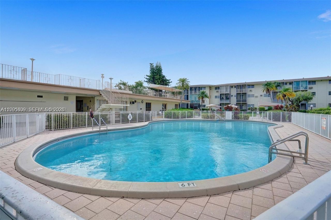 1355 NE 167th St, Unit 302, Miami, FL 33162 Photo