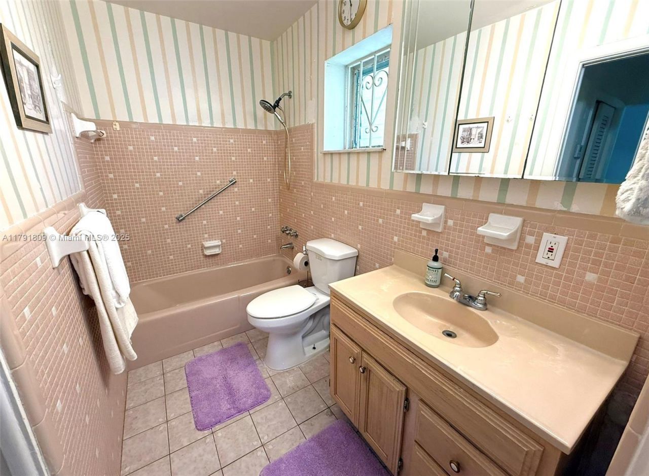 1355 NE 167th St, Unit 302, Miami, FL 33162 Photo