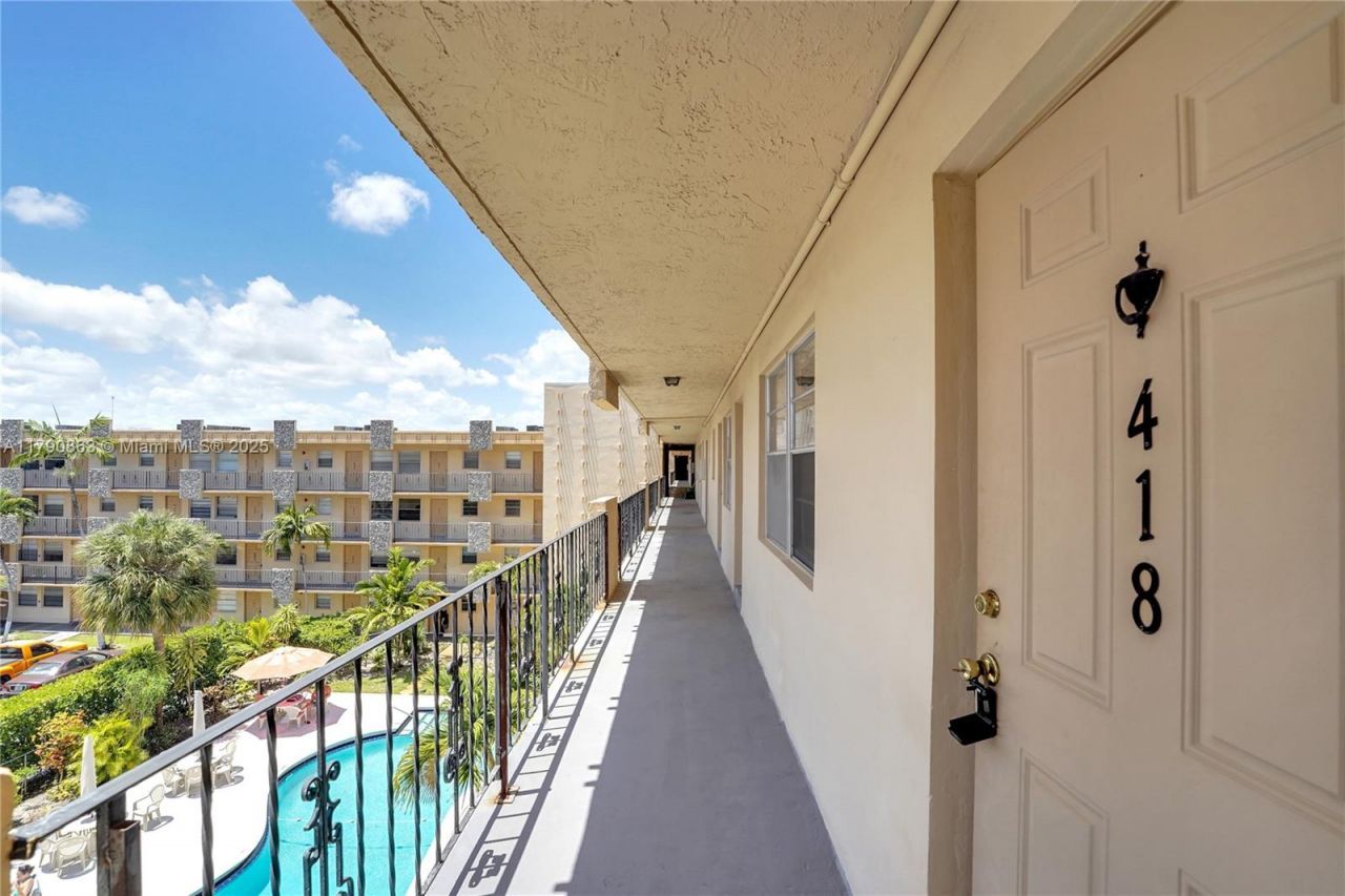 2145 Pierce St, Unit 418, Hollywood, FL 33020 Photo