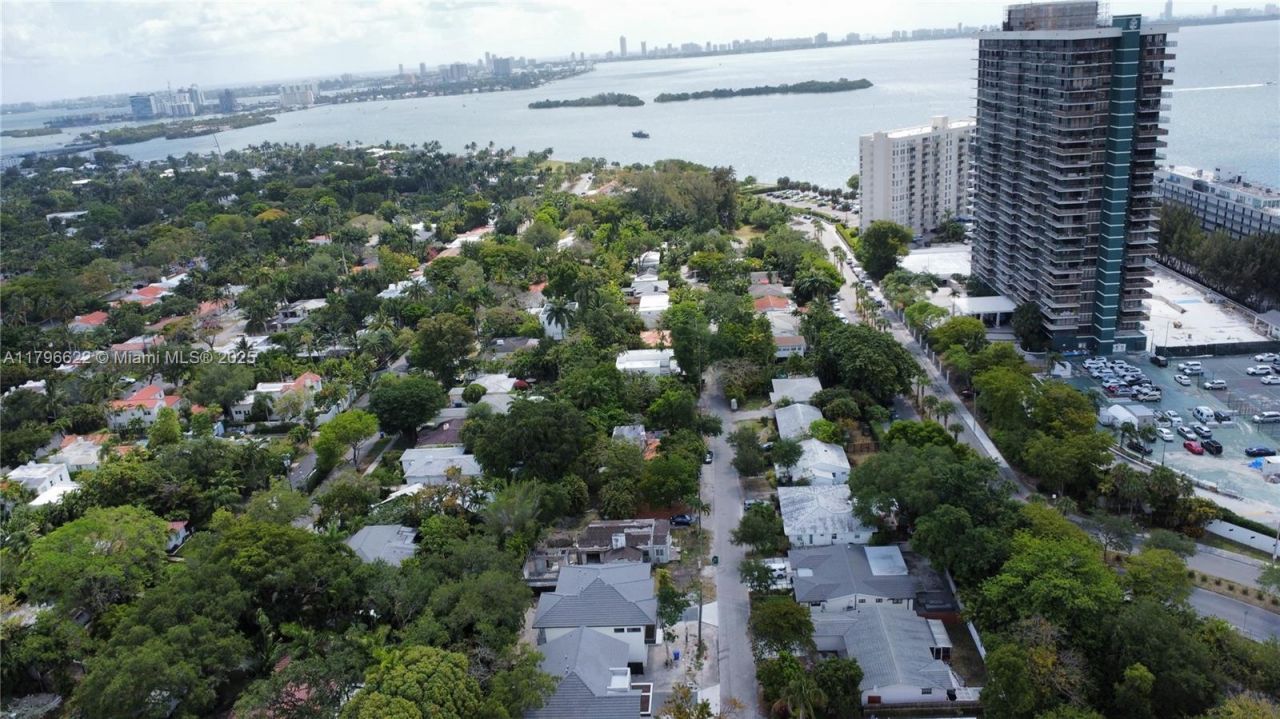 751 NE 70th St, Miami, FL 33138 Photo