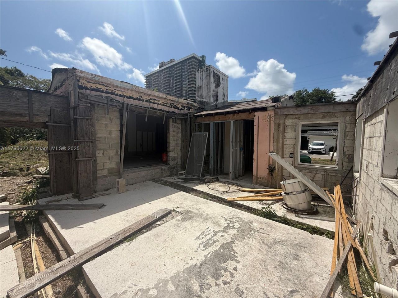 751 NE 70th St, Miami, FL 33138 Photo