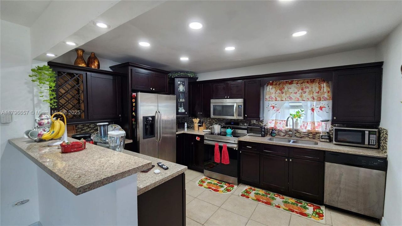 6881 Sheridan St, Hollywood, FL 33024 Photo