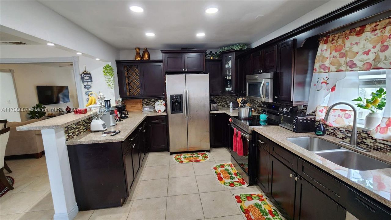 6881 Sheridan St, Hollywood, FL 33024 Photo