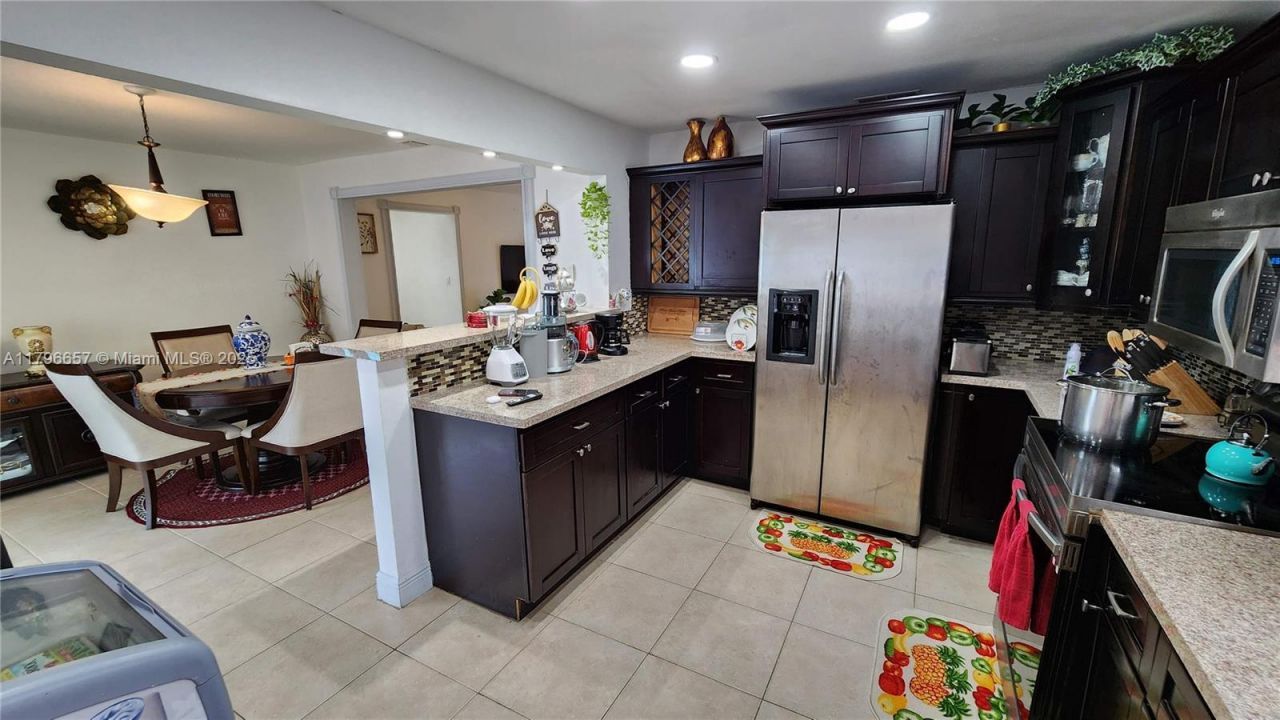 6881 Sheridan St, Hollywood, FL 33024 Photo