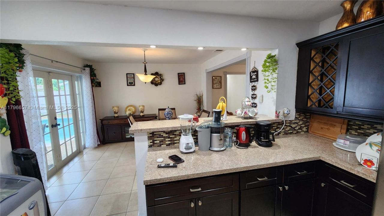 6881 Sheridan St, Hollywood, FL 33024 Photo