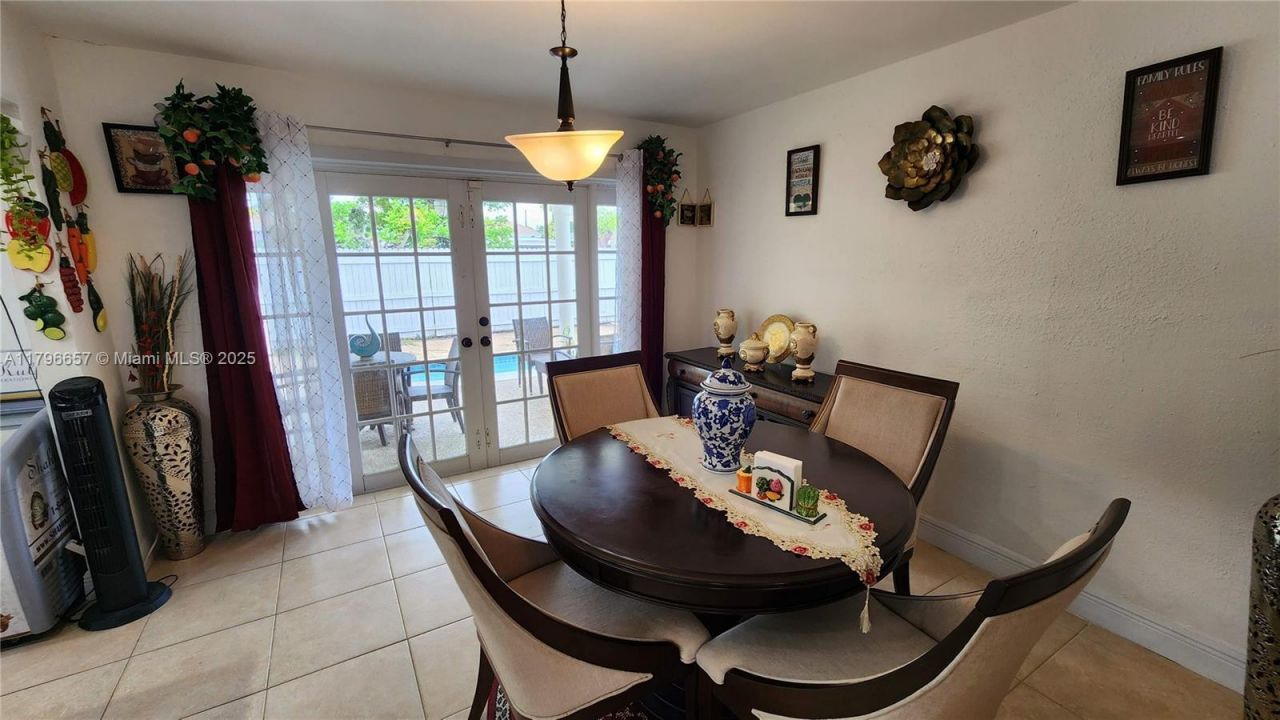 6881 Sheridan St, Hollywood, FL 33024 Photo