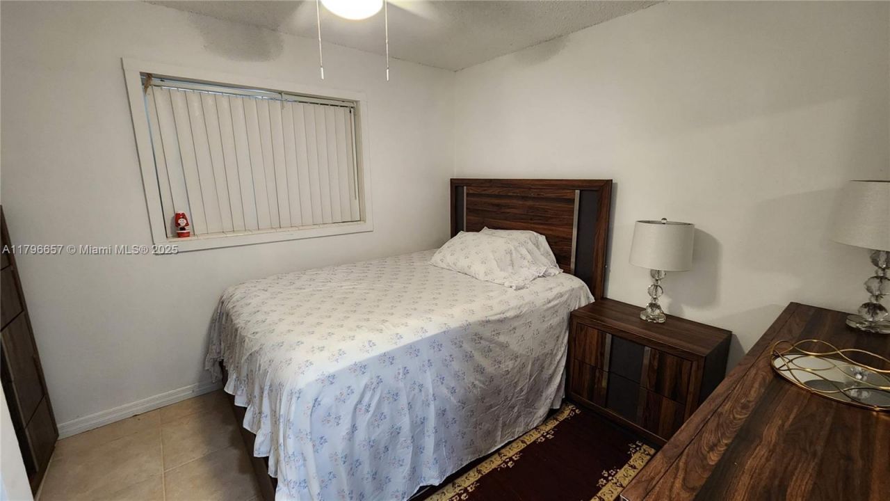 6881 Sheridan St, Hollywood, FL 33024 Photo
