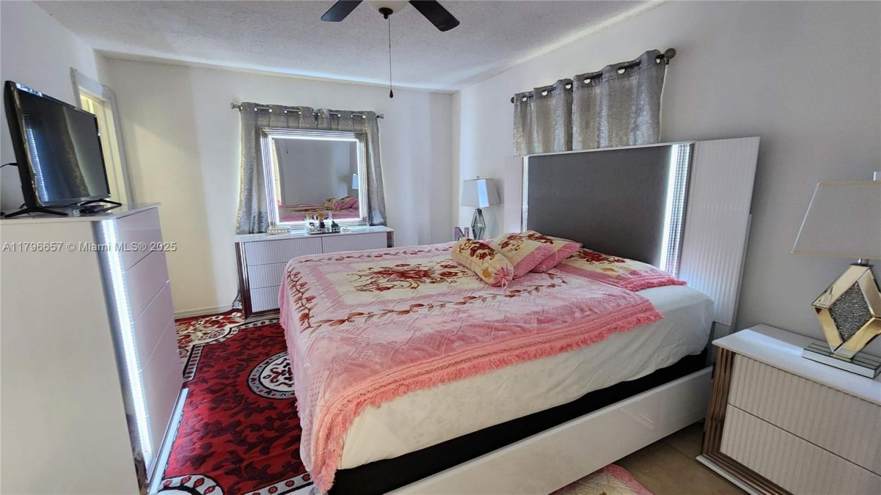 6881 Sheridan St, Hollywood, FL 33024 Photo