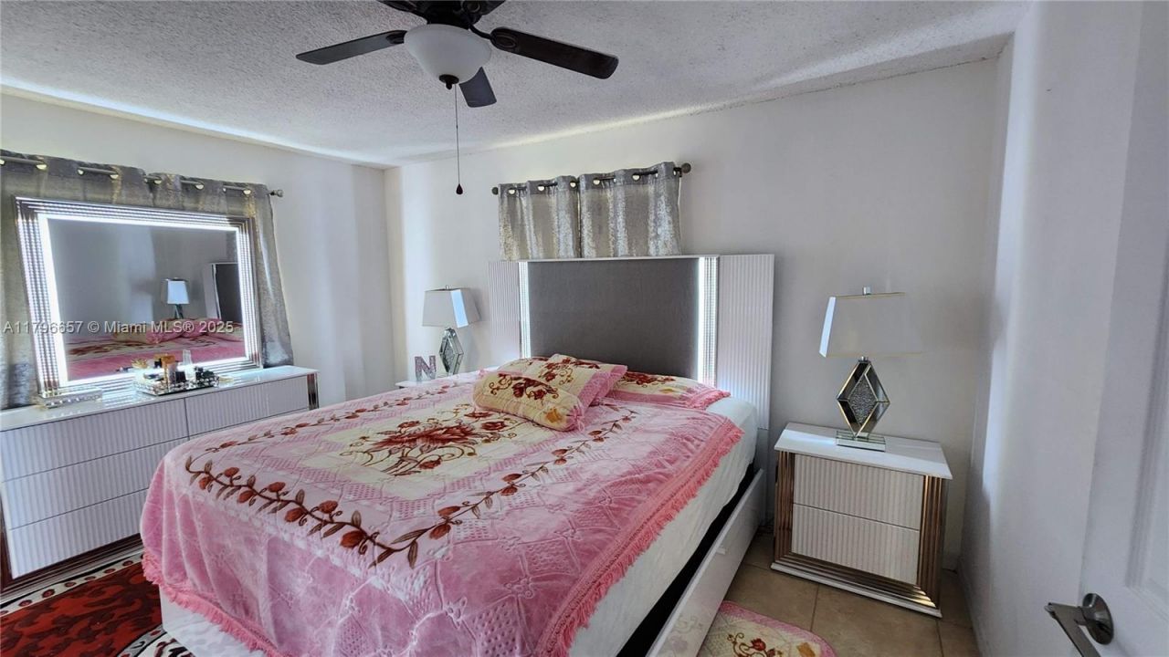 6881 Sheridan St, Hollywood, FL 33024 Photo