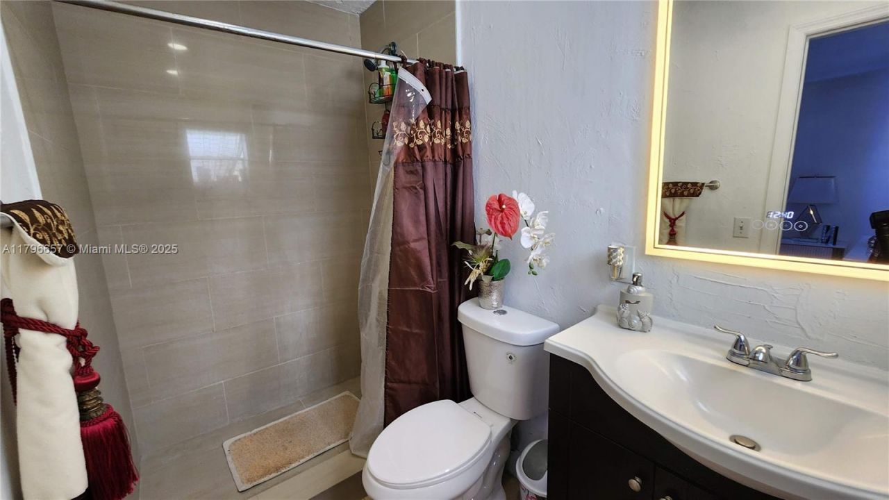 6881 Sheridan St, Hollywood, FL 33024 Photo