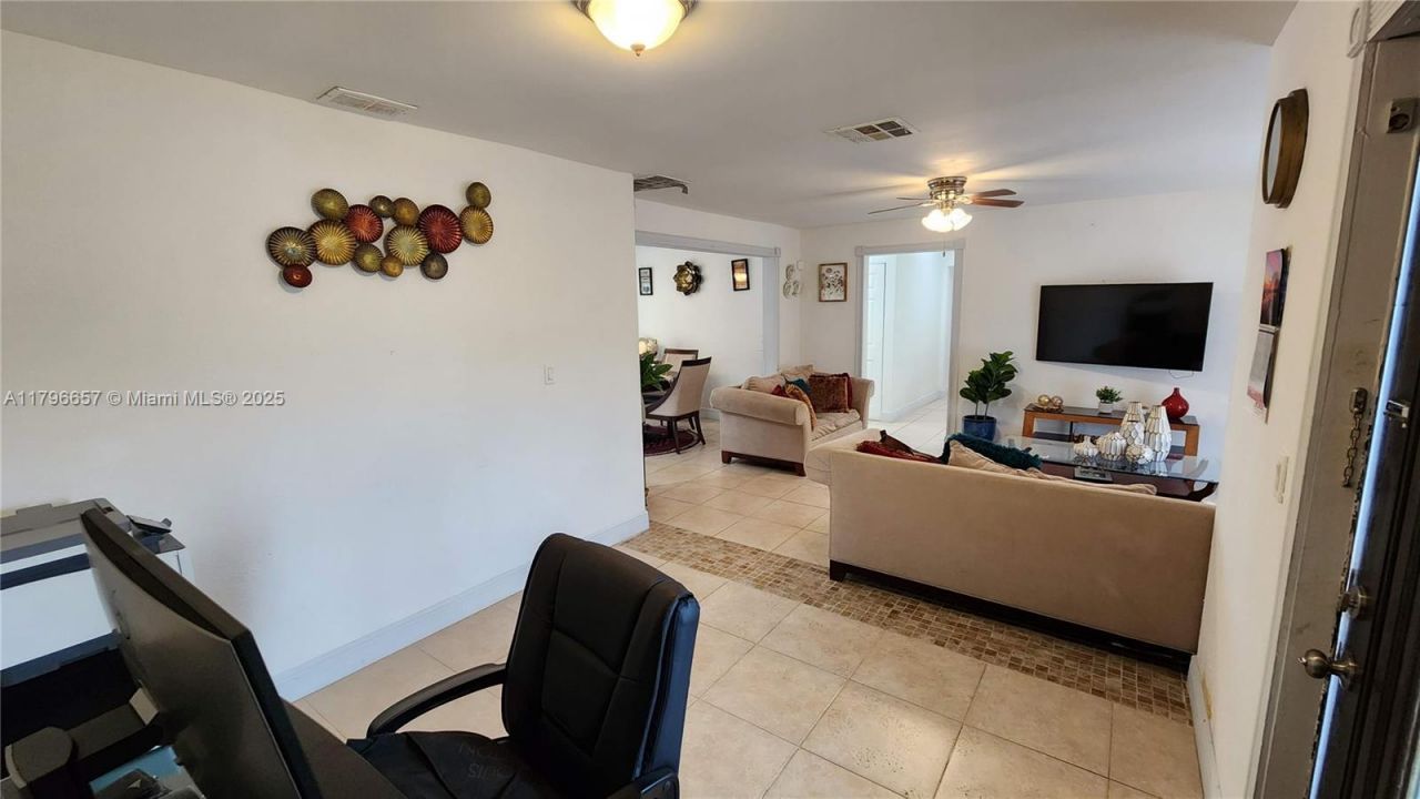 6881 Sheridan St, Hollywood, FL 33024 Photo
