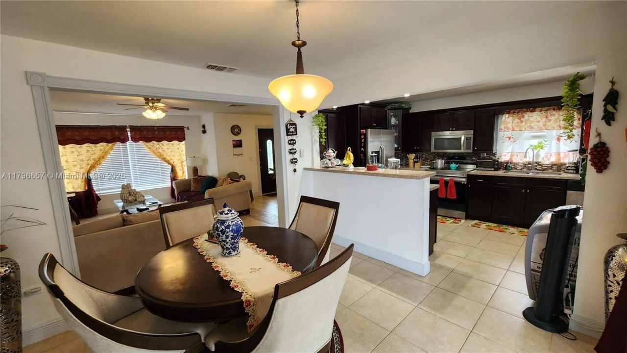 6881 Sheridan St, Hollywood, FL 33024 Photo