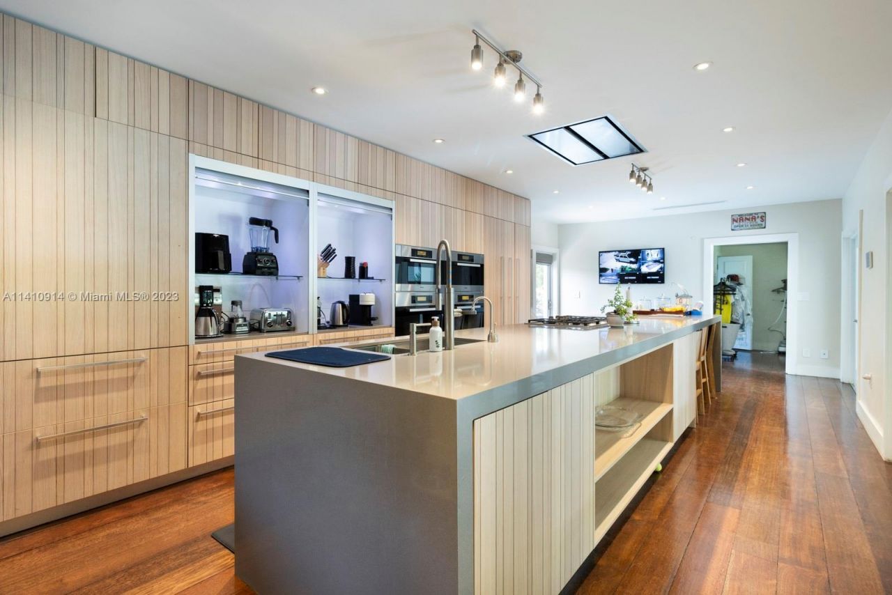 820 W Dilido Dr, Miami Beach, FL 33139 Photo