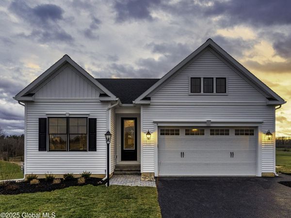 7 Magnolia Drive, Halfmoon, NY 12065