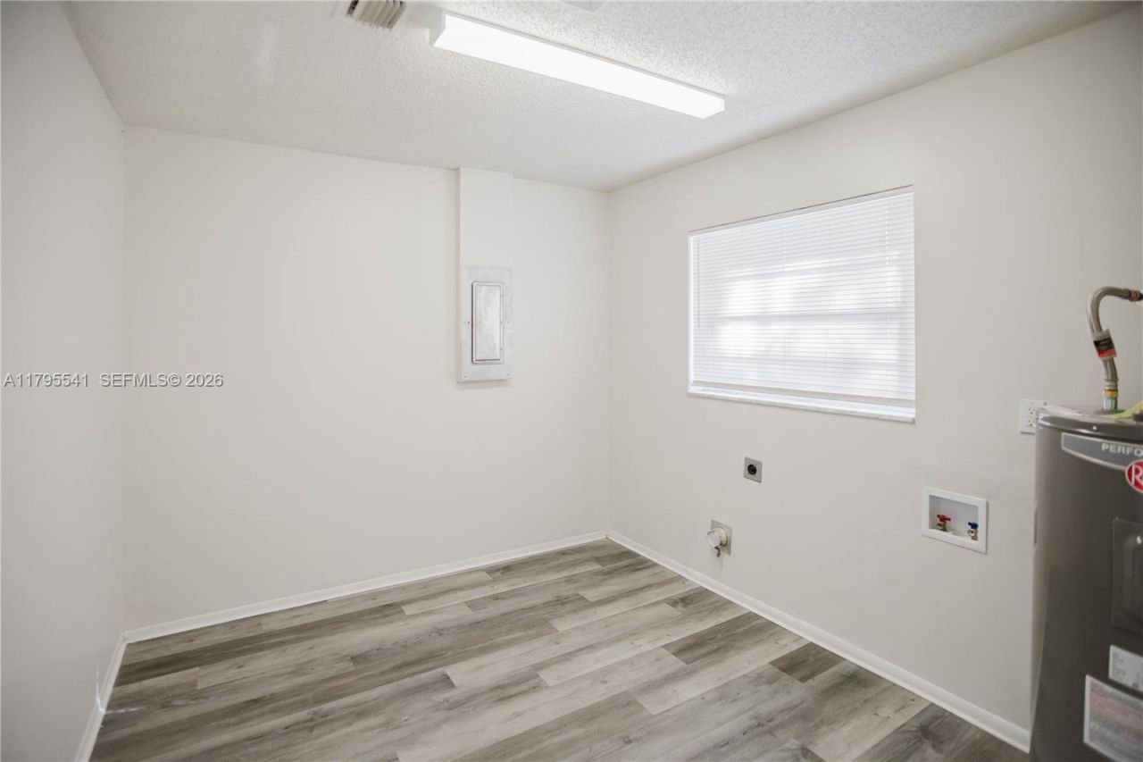 323 NE Midfield Ln, Port Saint Lucie, FL 34983 Photo